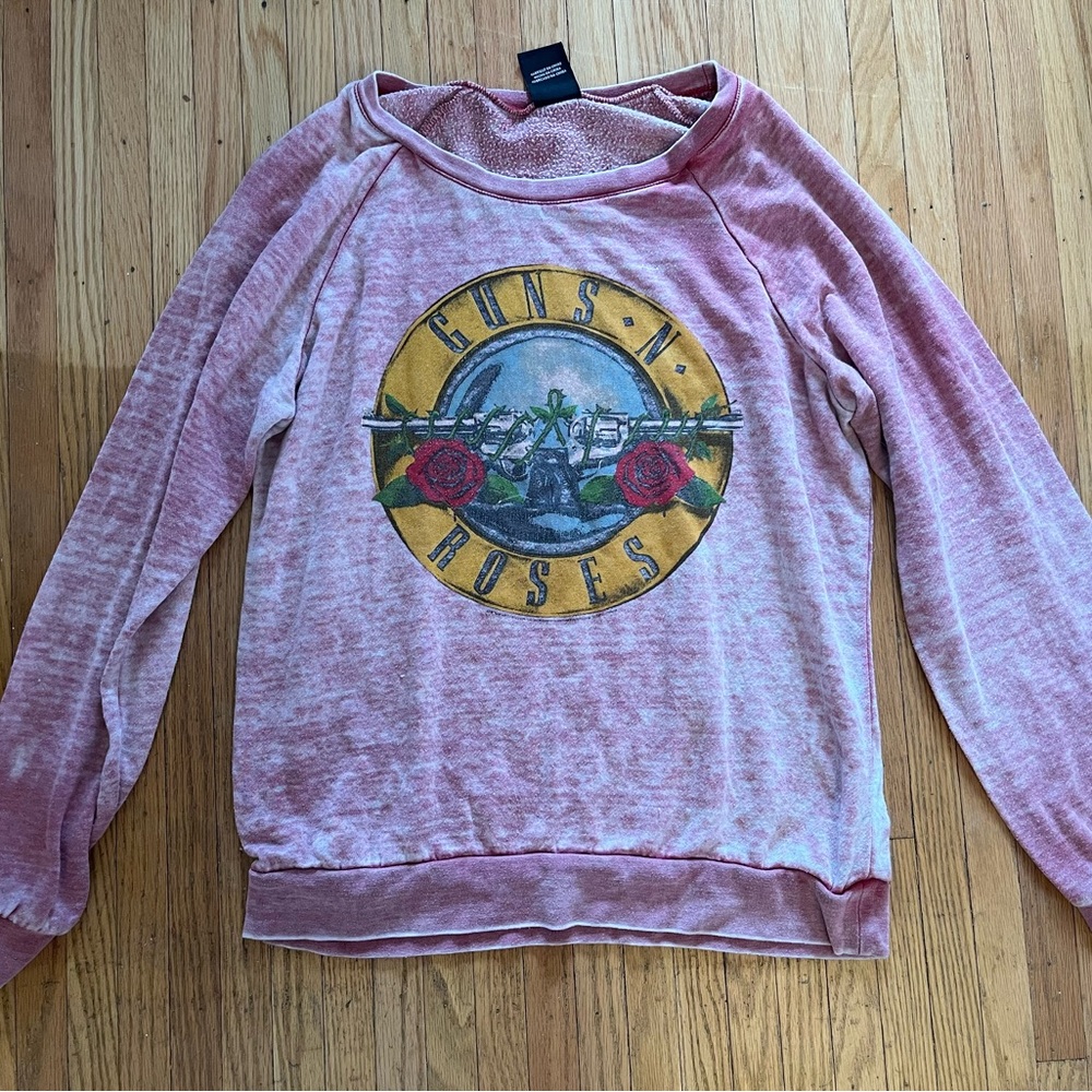Forever 21 "Guns & Roses" Long-Sleeved Band Tee